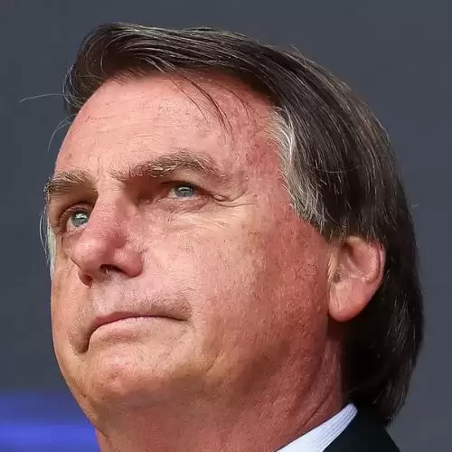 Bolsonaro deve ir à posse de Milei se for convidado, diz assessoria